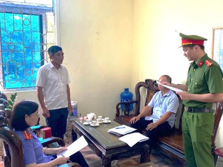 Bí thư xã lập khống hồ sơ, rút ruột ngân sách 430 triệu đồng