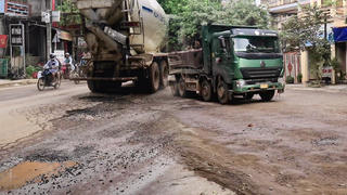 Con đường đau khổ giữa thị trấn