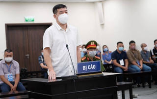 Xét xử cựu Trưởng Công an quận Tây Hồ Phùng Anh Lê: Cựu đại tá bị chuyển tội danh nhận hối lộ