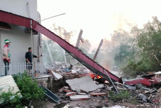 Nổ lớn làm sập tường, ít nhất 2 người thương vong