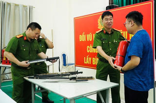 Công an Hà Nội phát động thi đua tuyên truyền Luật quản lý, sử dụng vũ khí, vật liệu nổ và công cụ hỗ trợ