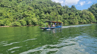 [ẢNH] Hồ Ba Bể - 'Ngọc xanh' giữa núi rừng Đông Bắc