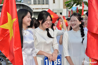 Học sinh cả nước tưng bừng khai giảng năm học mới