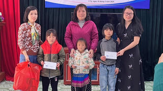 Lào Cai: “Mẹ đỡ đầu” – mô hình ý nghĩa cho học sinh có hoàn cảnh khó khăn biên giới