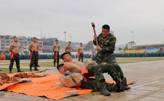 Lực lượng vũ trang Quảng Ninh trình diễn thiết đầu công