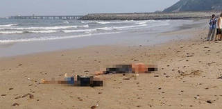 Nhóm học sinh tắm biển, 2 em đuối nước thương tâm