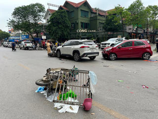 Nữ tài xế gây tai nạn liên hoàn khiến 2 người bị thương ở Hà Nội