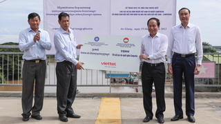 [ẢNH] Những phần quà gắn kết tình hữu nghị bền chặt giữa Mặt trận hai nước Việt Nam - Campuchia