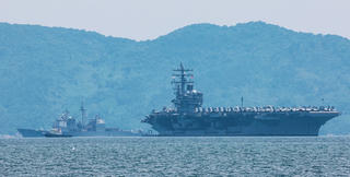 Tàu sân bay USS Ronald Reagan của Hải quân Hoa Kỳ thăm Đà Nẵng