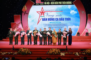 Vang mãi bản hùng ca bầu trời- Niềm tự hào về một Thủ đô oai hùng