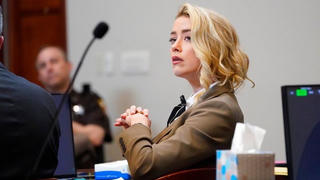 Amber Heard rục rịch viết tự truyện