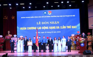 Đoàn Trường Đại học Sư phạm Hà Nội đón nhận Huân chương Lao động hạng Ba