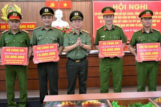 Quảng Nam: Khen thưởng thành tích phá án nhanh vụ sát hại, phi tang xác vợ