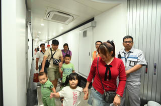 Nhà ga T3 Tân Sơn Nhất đón những hành khách đầu tiên