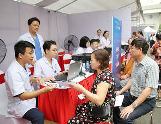 Hơn 1.000 người dân Thủ đô được khám sàng lọc bệnh tim mạch – thận