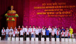 Hoà Bình: 34 em nhỏ có 'mẹ đỡ đầu'