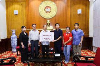 Chung tay hướng về đồng bào vùng bão lũ