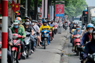 Sở Xây dựng Hà Nội đề xuất lộ trình hạn chế xe chạy bằng xăng, dầu