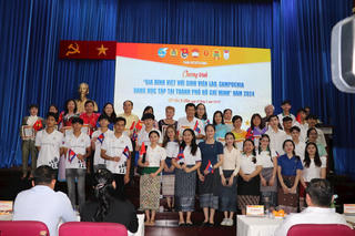 Kết nối gia đình Việt với sinh viên Lào và Campuchia