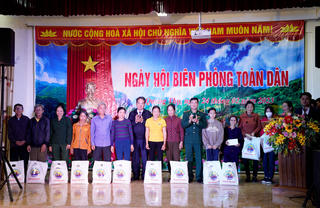 Người dân xã biên giới ở Hà Tĩnh tham gia ‘Ngày hội biên phòng toàn dân’