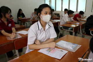 Hôm nay học sinh Hà Nội nộp phiếu đăng ký dự tuyển vào lớp 10 công lập