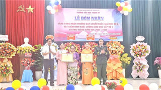 Đà Nẵng: Trường Tiểu học xã Thạnh Mỹ đón nhận Bằng công nhận trường đạt chuẩn Quốc gia trong ngày khai giảng