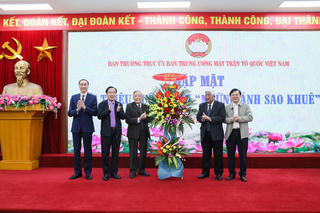 “Pho sử sống” Mặt trận - Nguyễn Túc giới thiệu cuốn sách “Những ánh sao Khuê”