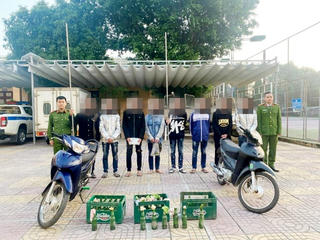 Phát hiện nhóm thanh thiếu niên mang hung khí đi giải quyết mâu thuẫn