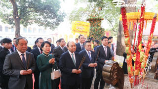 Chủ tịch nước cùng kiều bào dự Xuân quê hương dâng hương, thả cá chép