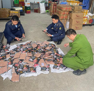 Phát hiện 4 cơ sở kinh doanh thực phẩm, mỹ phẩm nhập lậu