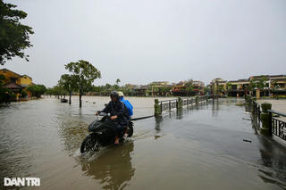 Khu vực Thanh Hóa, Hà Tĩnh mưa rất to, nước sông đang lên