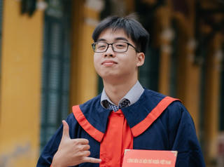 Nam sinh chuyên Chu Văn An giành 'cú đúp' thủ khoa