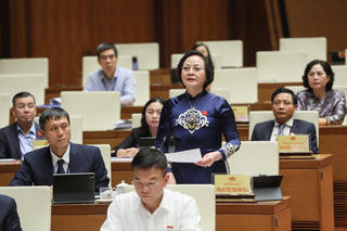 Chế độ lương với nhân viên trường còn rất thấp