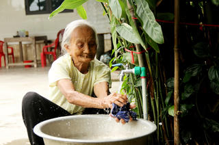 Hà Tĩnh: Người dân phấn khởi đón nước sạch về nhà