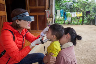 Việt Nam chính thức thanh toán bệnh mắt hột