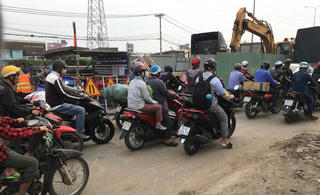 Dân khổ vì... lô cốt