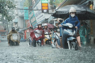 Hà Nội: Nhiều điểm ngập úng trên 1m