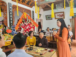 Mặt trận Hà Nội chúc mừng Phân ban Ni giới Hà Nội nhân Đại lễ Phật đản 2025