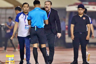 Xôn xao chuyện trọng tài bị “xem xét” tiêu cực