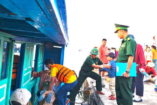Đón Xuân trên đảo tiền tiêu