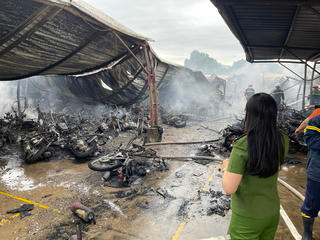 Vụ hàng trăm xe máy của công nhân bị thiêu rụi ở Nam Định: Công ty hỗ trợ tiền đi lại