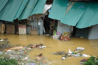 Tăng cường phòng chống ngộ độc thực phẩm trong mùa bão, lụt
