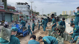 Thấp thỏm chờ triều cường