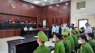 Một đồng phạm mắc Covid-19, tòa hoãn xử vụ ông Tất Thành Cang