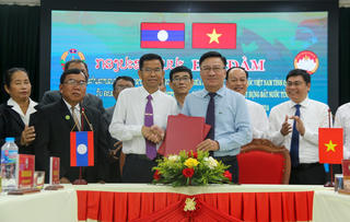 Thắm tình Mặt trận 2 tỉnh Quảng Trị và Salavan (Lào)