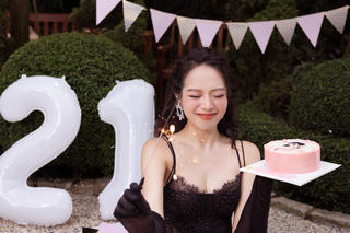 Sắc vóc quyến rũ của Hoa hậu Thanh Thủy ở tuổi 21