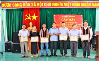 Gia Lai: Khen thưởng tập thể, cá nhân cứu người nghi ngộ độc thực phẩm