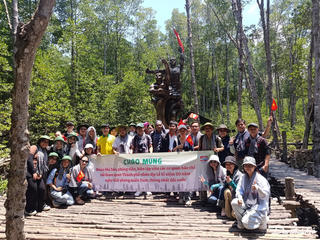 Đoàn đại biểu báo chí về nguồn tại chiến khu Rừng Sác nhân dịp 50 năm thống nhất đất nước