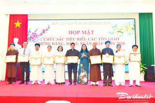 Bến Tre họp mặt chức sắc tiêu biểu các tôn giáo