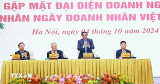 Thủ tướng gặp gỡ doanh nghiệp nhân Ngày Doanh nhân Việt Nam